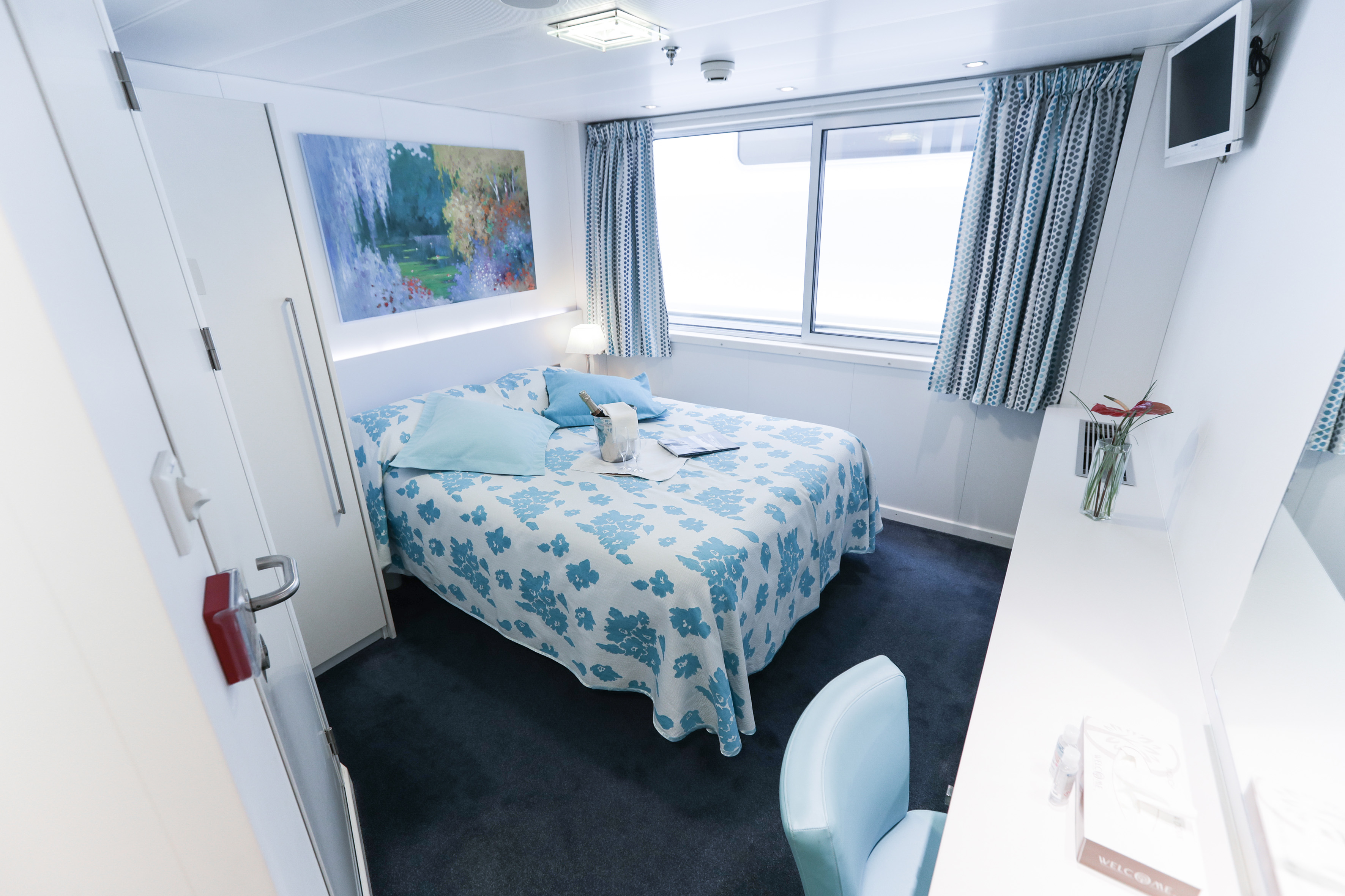 CroisiEurope MS Cyrano de Bergerac Cabin 2.jpg